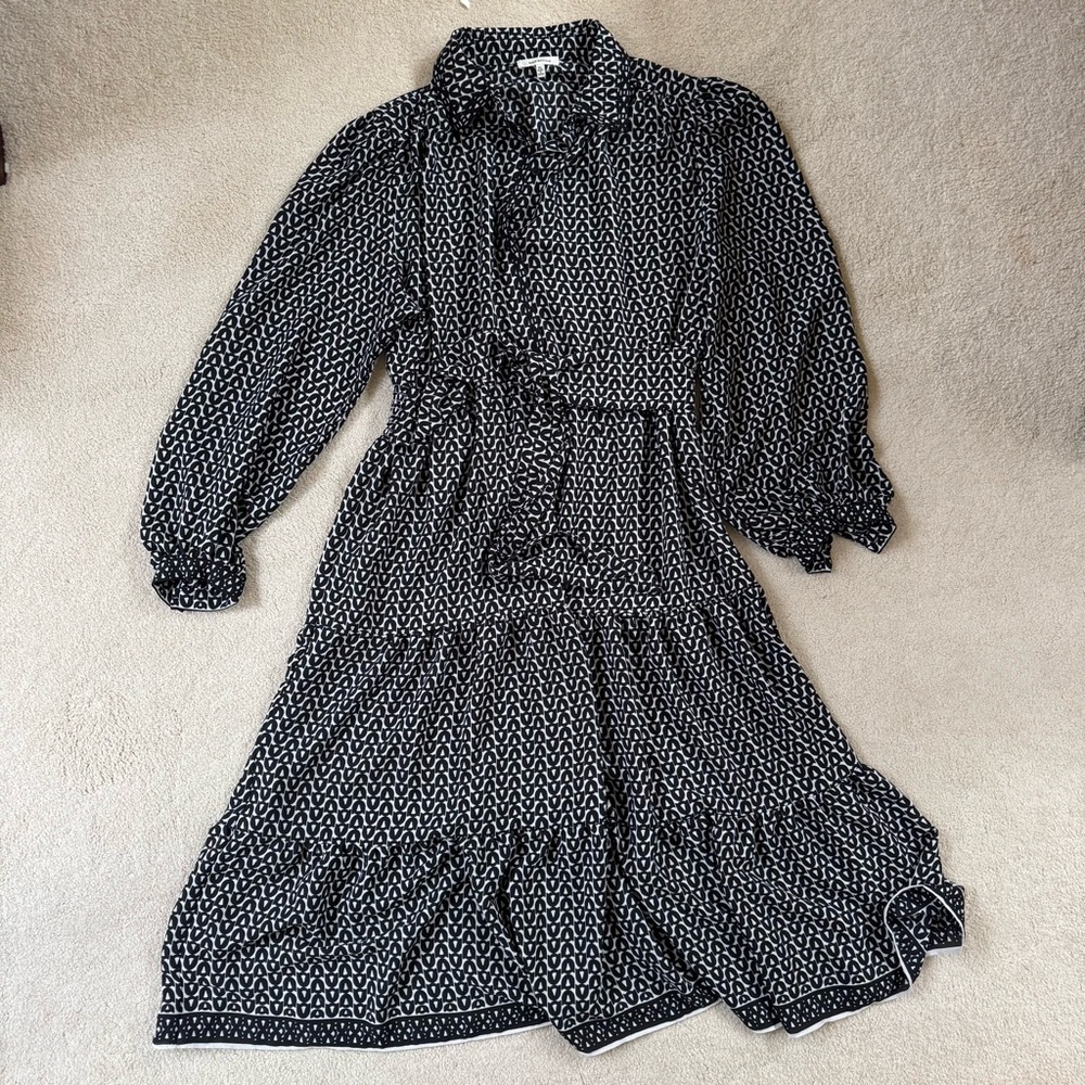 Max Studio Black and White Long Sleeve Dress